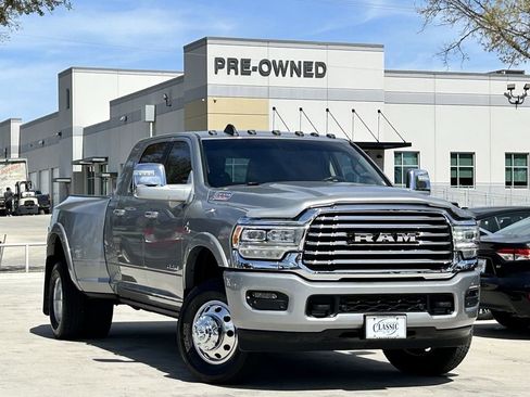 Used 2024 RAM 3500 Limited w/ Towing Technology Group image 2