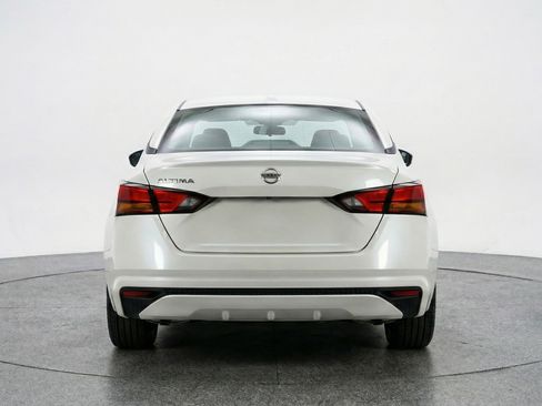 Used 2025 Nissan Altima 2.5 SV FWD image 7