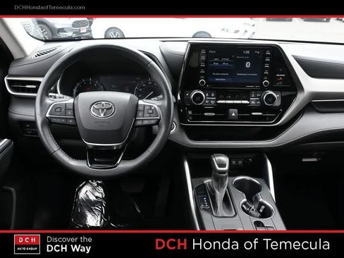 Used 2021 Toyota Highlander XLE FWD image 8