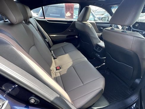 Used 2025 Lexus ES 300h w/ Premium Package image 6