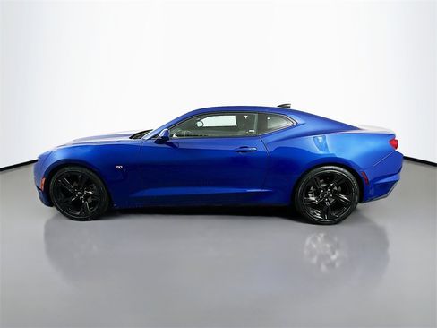 Used 2021 Chevrolet Camaro LT image 4