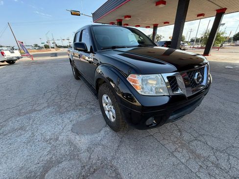 Used 2012 Nissan Frontier SV w/ SV Premium Utility Pkg RWD image 2