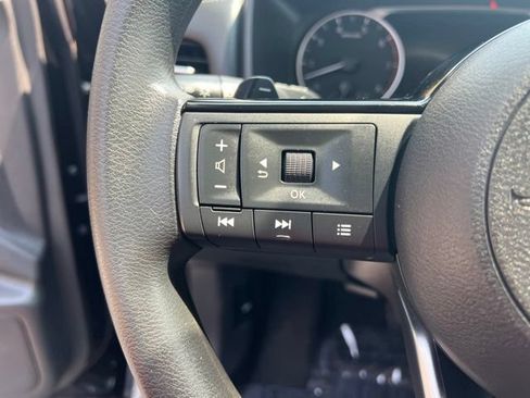 Used 2023 Nissan Rogue SV FWD image 11