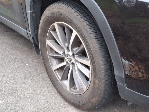 Used 2019 Toyota Highlander XLE image 10