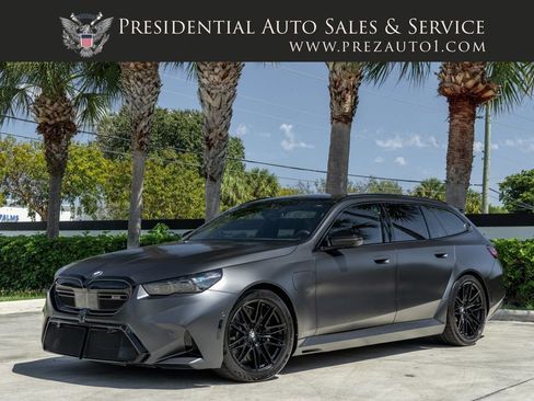 Used 2025 BMW M5 Touring image 1
