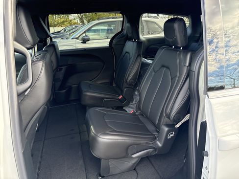 New 2026 Chrysler Voyager LX image 12