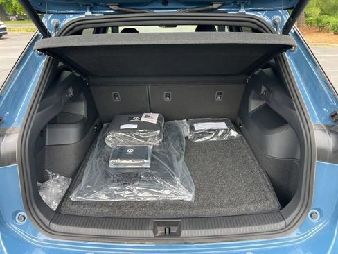 New 2026 Volkswagen Tiguan SE R-Line FWD image 13