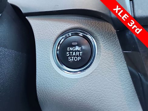 Used 2020 Toyota Sienna XLE image 24