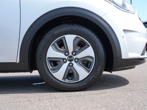 Used 2017 Kia Niro LX FWD image 11