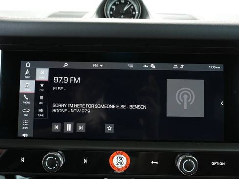 Certified 2025 Porsche Macan AWD/4WD image 18
