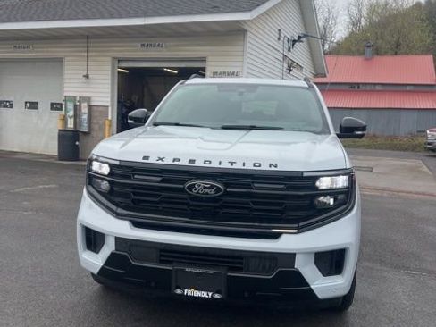 Used 2026 Ford Expedition Max Platinum AWD/4WD image 2