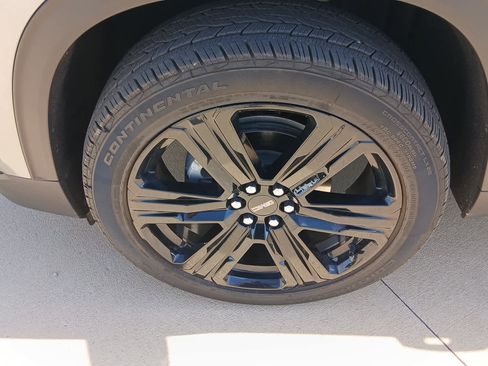Used 2025 GMC Acadia Elevation w/ Elevation Premium Package AWD/4WD image 12