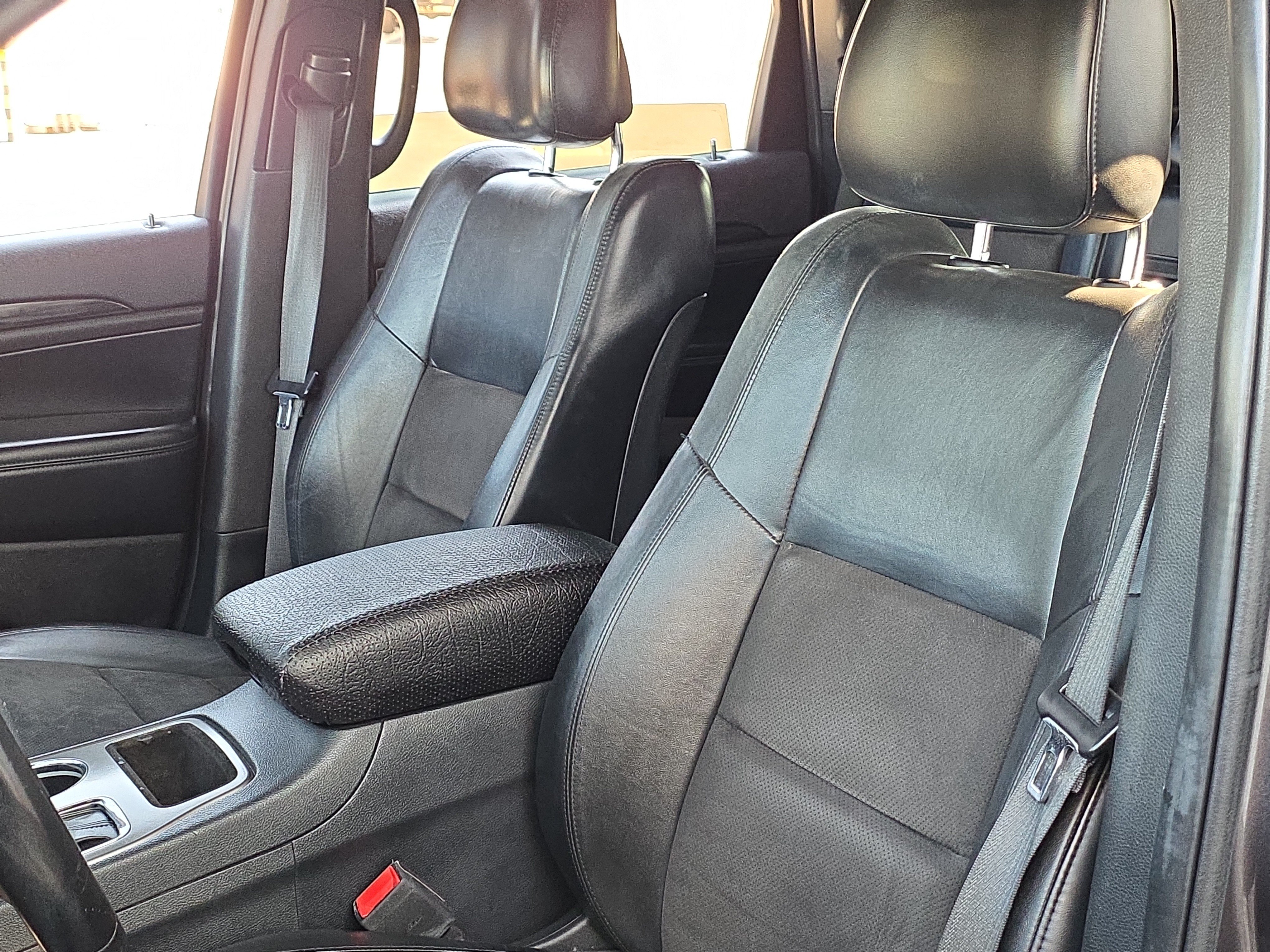 Used 2020 Jeep Grand Cherokee Laredo w/ Laredo X Package RWD image 11
