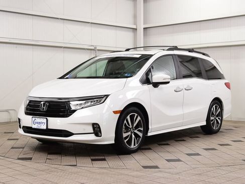 Used 2024 Honda Odyssey Touring image 3