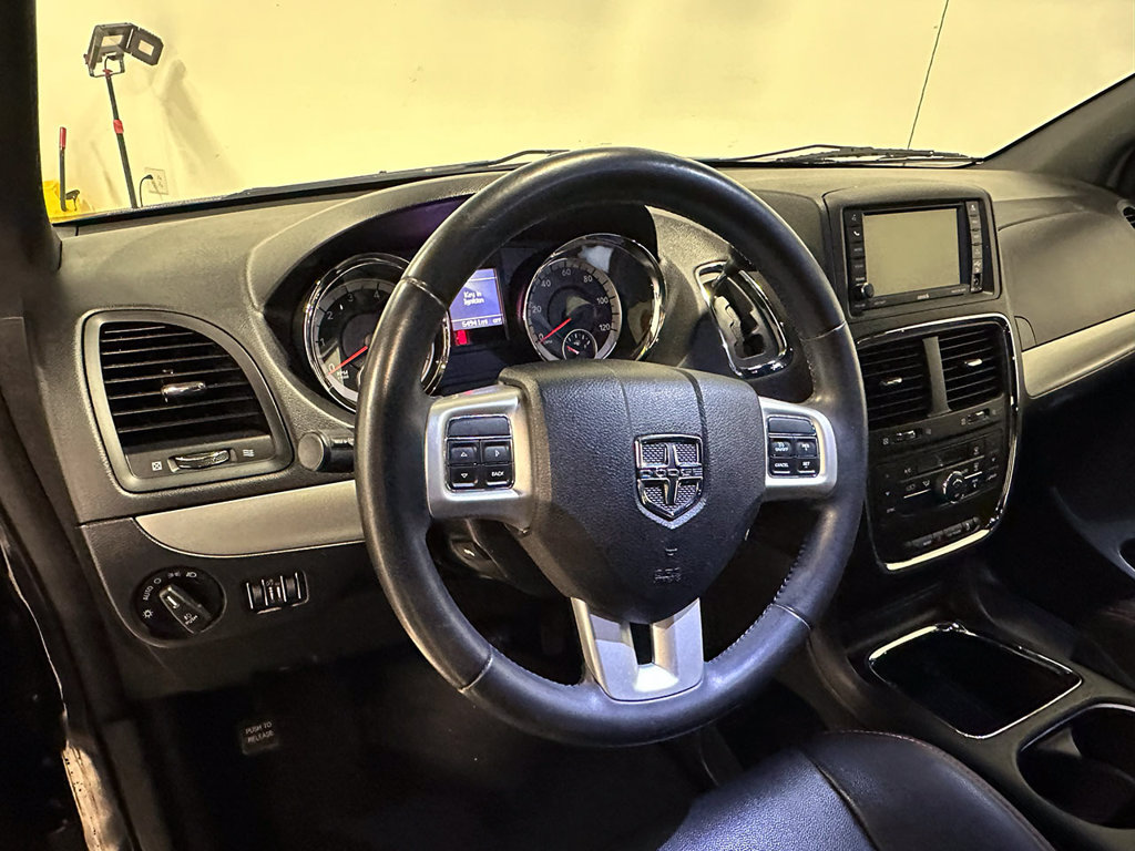 Used 2014 Dodge Grand Caravan R/T w/ Trailer Tow Group FWD image 18