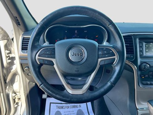 Used 2017 Jeep Grand Cherokee Laredo AWD/4WD image 11