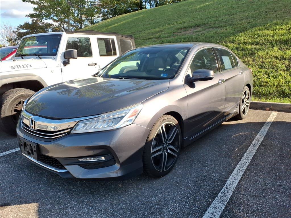 Used 2017 Honda Accord Touring image 4
