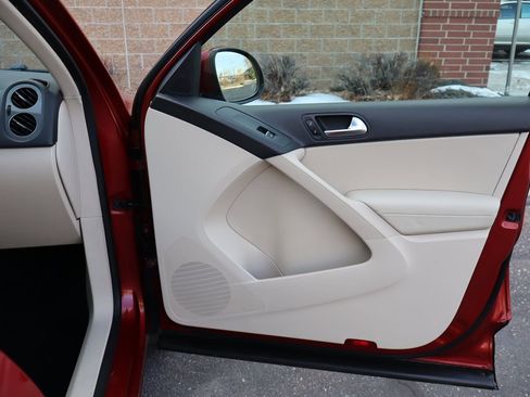 Used 2012 Volkswagen Tiguan S image 23
