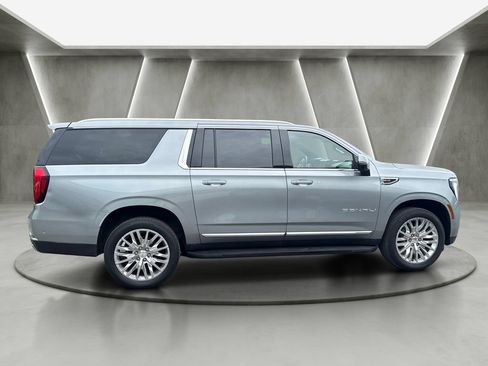 Used 2025 GMC Yukon XL Denali AWD/4WD image 8