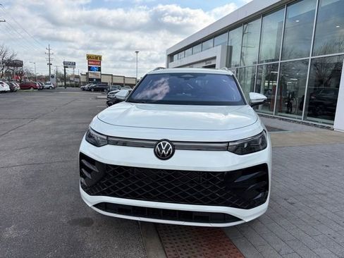 New 2026 Volkswagen Tiguan SEL R-Line AWD/4WD image 2