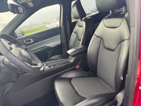 Used 2025 Jeep Compass Latitude image 13