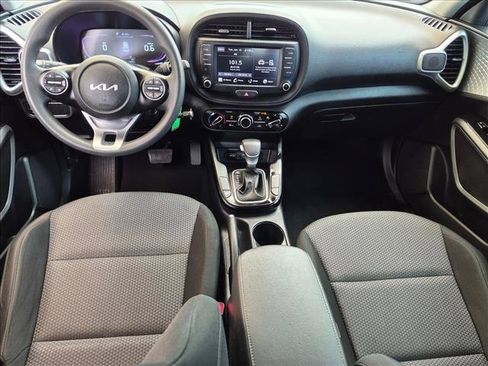 Used 2023 Kia Soul LX w/ LX Technology Package FWD image 16