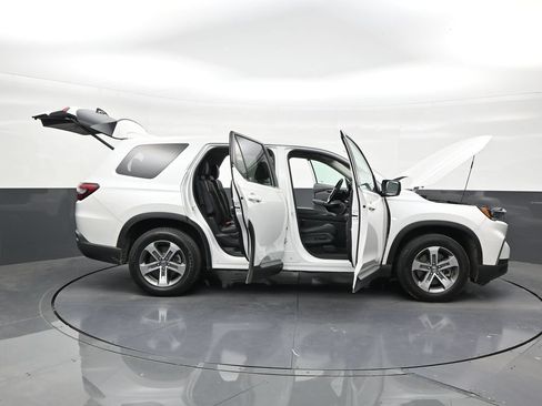 Used 2025 Honda Pilot EX-L image 29