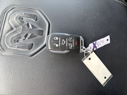 Used 2019 RAM 1500 Laramie AWD/4WD image 29