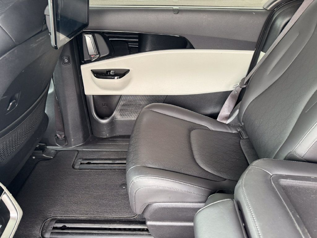 Used 2024 Kia Carnival SX FWD image 37