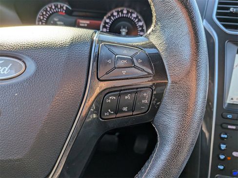 Used 2019 Ford Explorer Platinum image 22