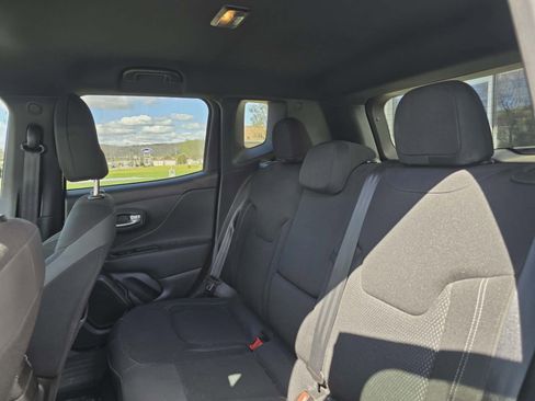 Used 2022 Jeep Renegade Altitude w/ Convenience Group image 12