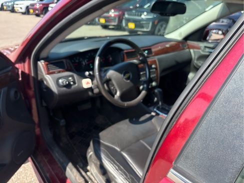 Used 2011 Chevrolet Impala LT w/ Luxury Edition Package FWD image 9