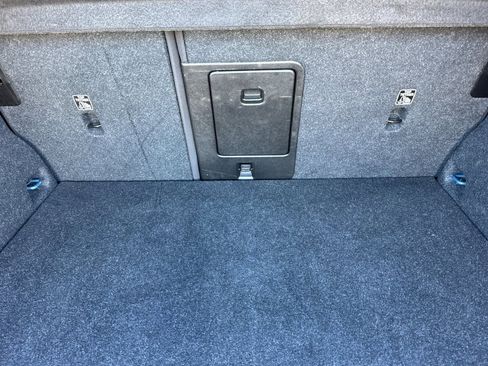 Certified 2024 Volvo XC40 B5 Core image 18