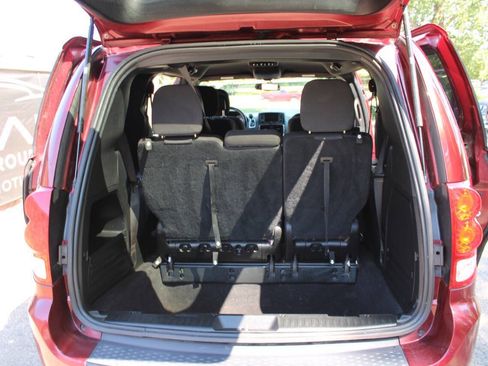 Used 2018 Dodge Grand Caravan SE FWD image 23