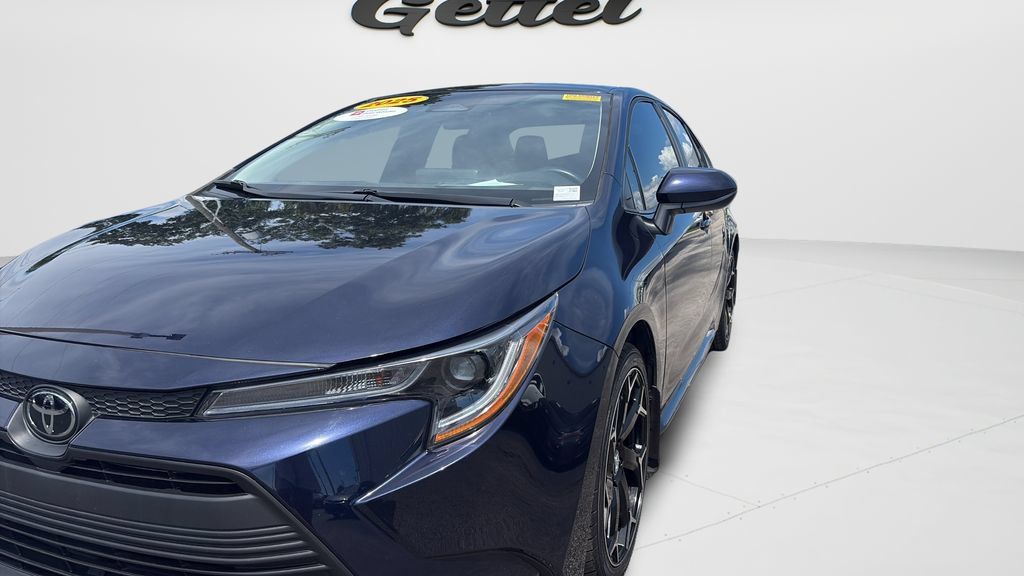 Used 2025 Toyota Corolla LE FWD image 21
