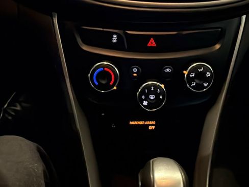 Used 2019 Chevrolet Trax LT w/ LT Convenience Package AWD/4WD image 25