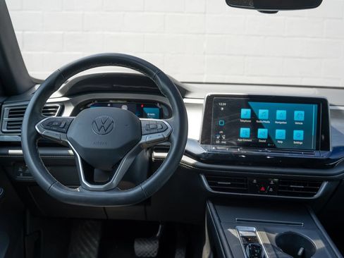 Used 2024 Volkswagen Atlas Cross Sport SE AWD/4WD image 22