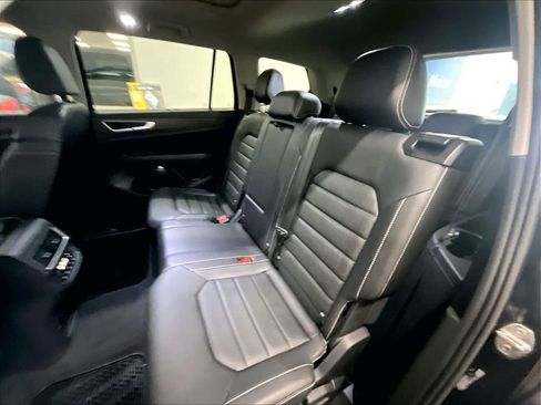 Used 2024 Volkswagen Atlas SEL AWD/4WD image 15