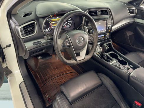 Used 2017 Nissan Maxima SR w/ Midnight Edition image 4