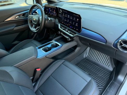 Used 2025 Chevrolet Equinox EV LT w/ Convenience Package image 24