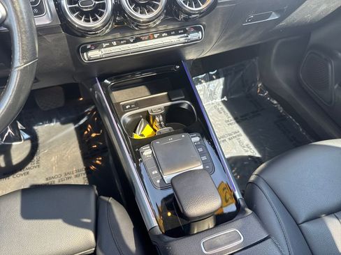 Used 2022 Mercedes-Benz GLB 250 4MATIC image 40