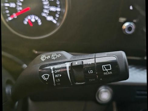 Used 2022 Kia Carnival LX image 16