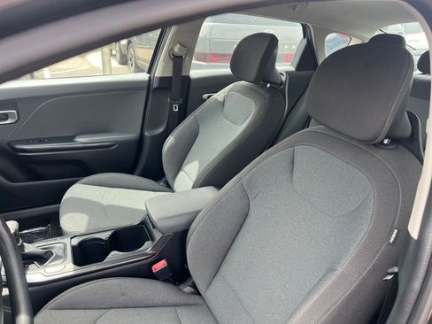 Used 2025 Kia K4 LXS FWD image 36