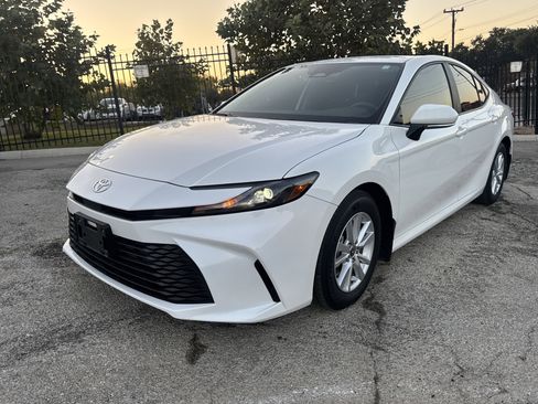 Used 2025 Toyota Camry LE image 7