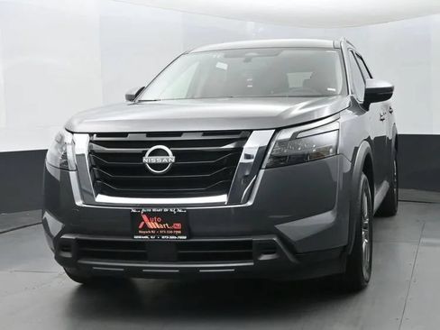 Used 2024 Nissan Pathfinder SV FWD image 1