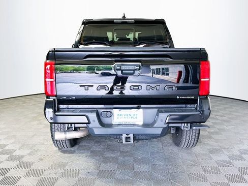 Used 2025 Toyota Tacoma TRD Off-Road w/ TRD Off Road Upgrade Package AWD/4WD image 9