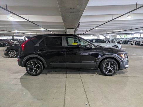 Used 2025 Kia Niro EX image 4