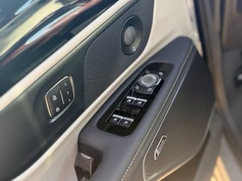 Used 2025 Lincoln Nautilus Reserve AWD/4WD image 43