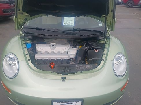 Used 2009 Volkswagen Beetle S FWD image 8