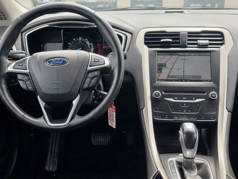 Used 2014 Ford Fusion SE w/ Equipment Group 202A FWD image 9